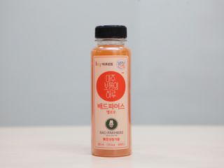 “BAD FARMERS”和养乐多推出的蔬菜汁“非常普通的一天”(2,000韩元)