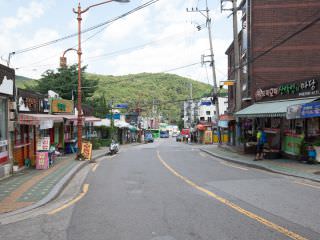 北汉山的东部登山起点“牛耳洞登山村”