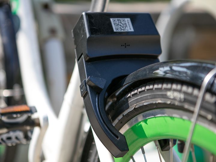 解锁后即可正常使用共享单车