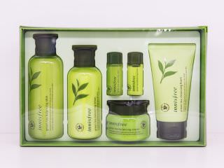 悦诗风吟的主打产品“绿茶精萃平衡保湿特别套装”