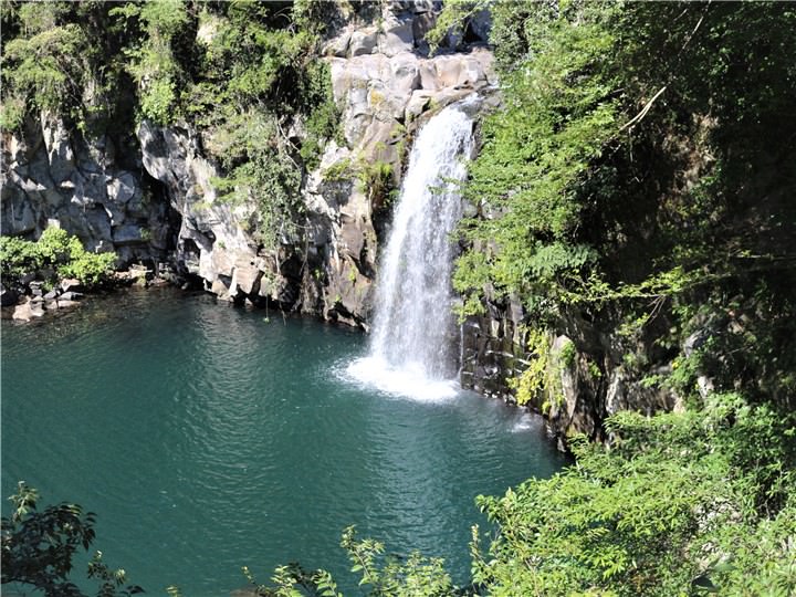 飞流直下三千尺