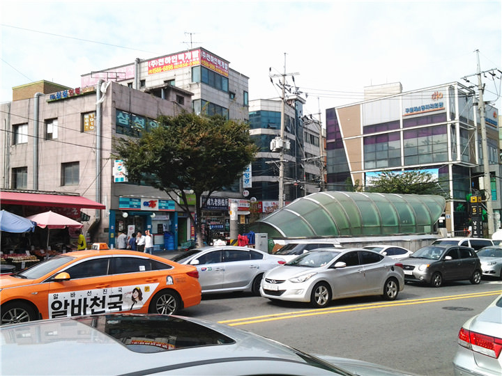 GS25便利商店顺着店家直走前进移动