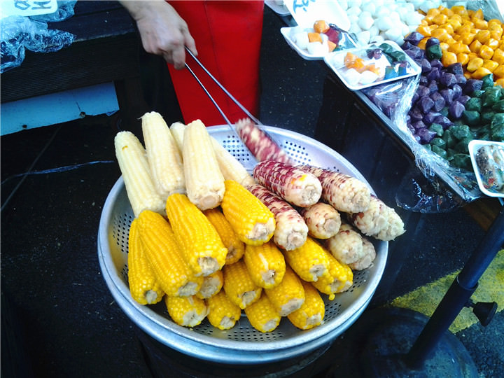 韩国黄玉米、白玉米和紫玉米