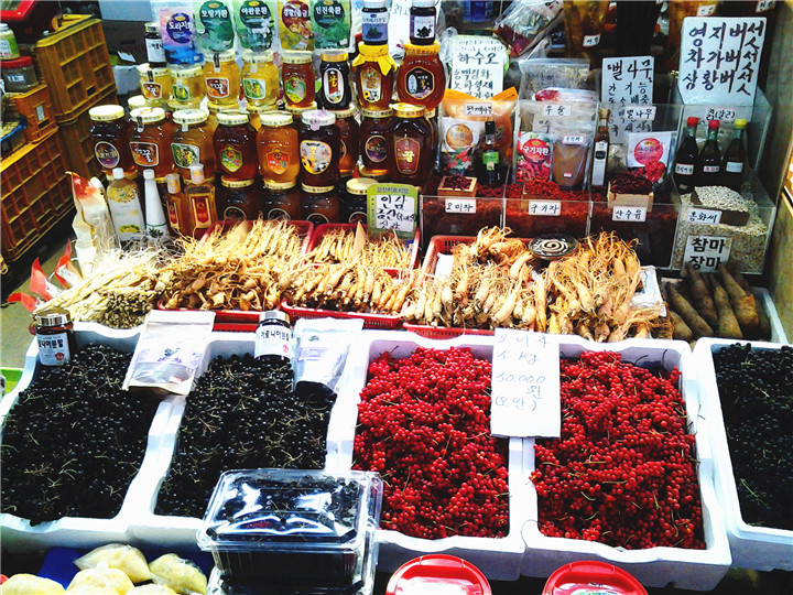 蜂蜜、高丽人参和韩国传统食物