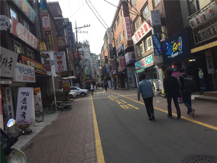 美食街,前后左右都可以穿梭