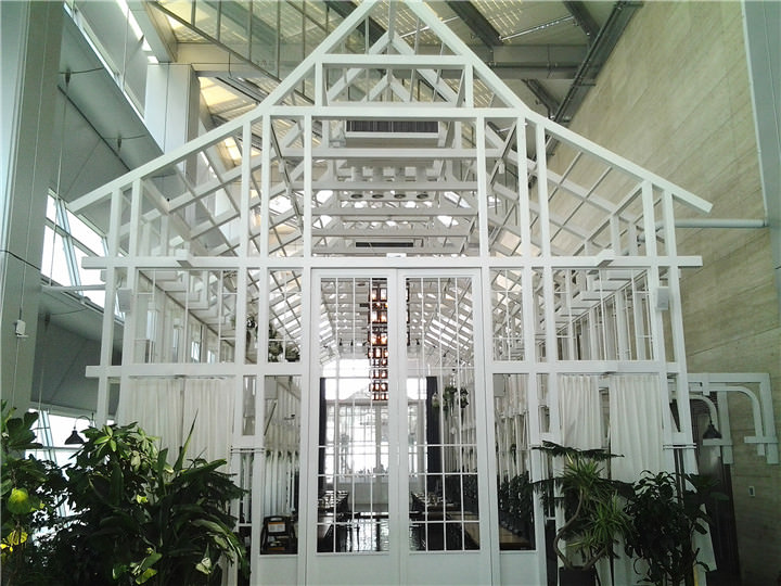 我们去是白天感觉
韩剧〈w两个世界〉是夜晚光现打照
里面是预约婚礼场地所以没法进去拍照