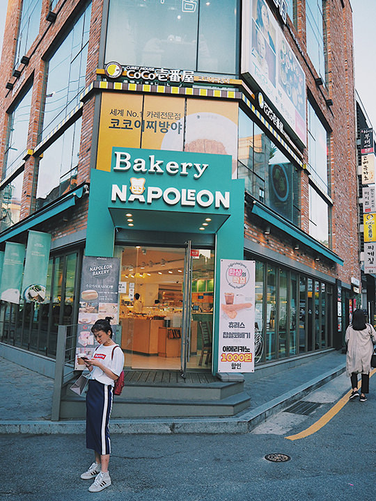 韩国老字号面包店“拿破仑”之竖拍店面