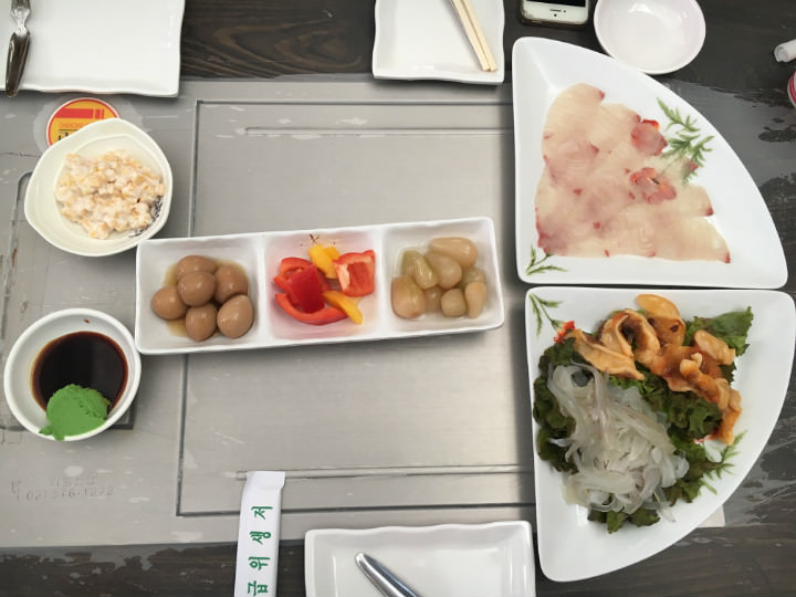 螃蟹的价格里包括了生鱼片、海胆和鱿鱼