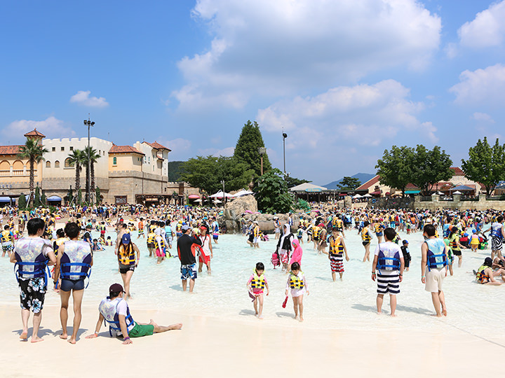 也有可以提供孩子们玩耍的浅水滩区