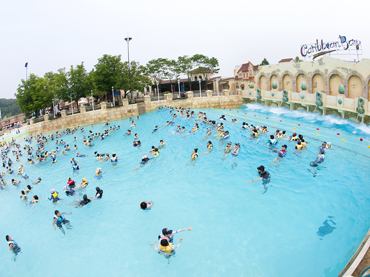 这里的人工波浪为世界最高纪录