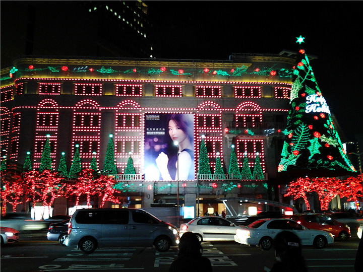 新世界百货外圣诞树