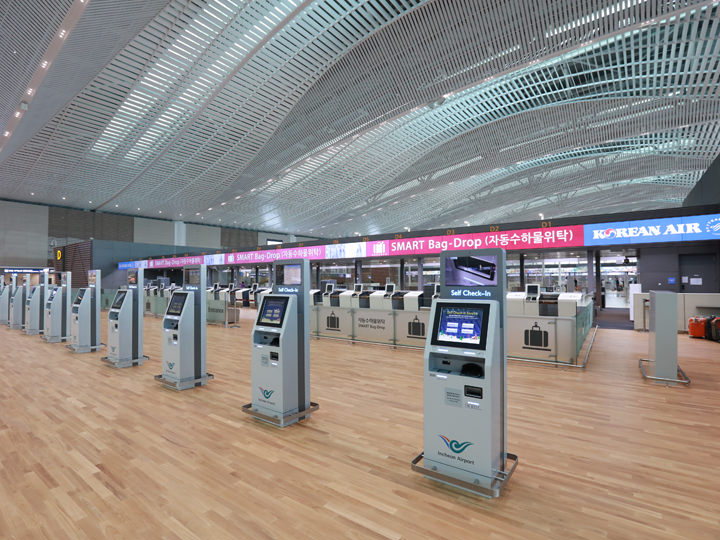 自助登机,方便旅客自己把握时间。系统提供4种语言的指示,操作也非常简单,只要跟着指示做就可以了。