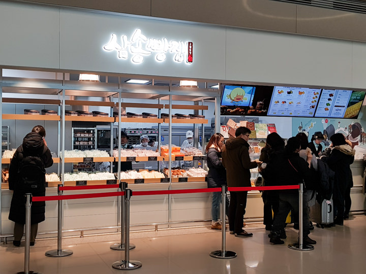 位于一层,非常有名的SAMSONG面包房