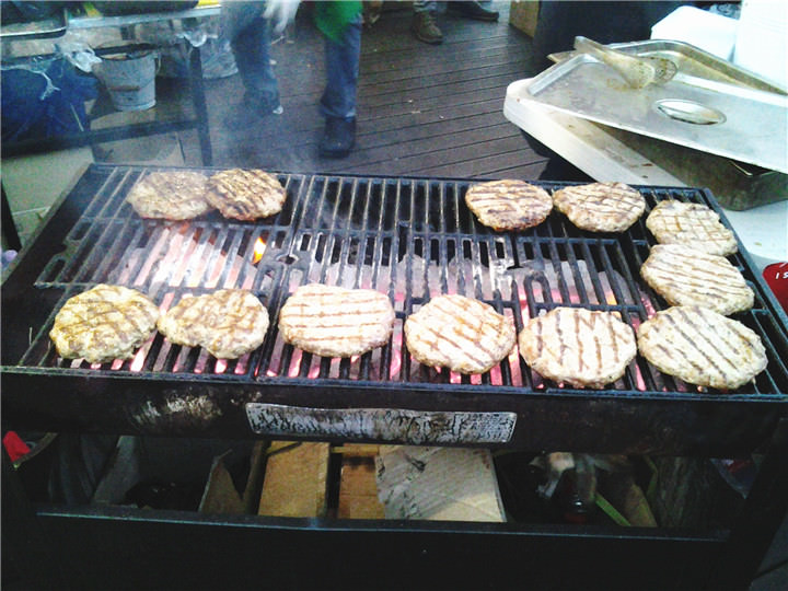 烤肉球饼香气十足