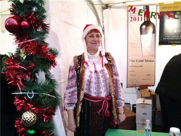 可以发现罗马尼亚当地服装