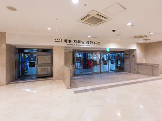 和新世界百货店相连