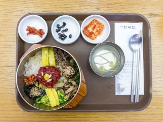 “CentralCity”候车室里人气拌饭店“韩国家”