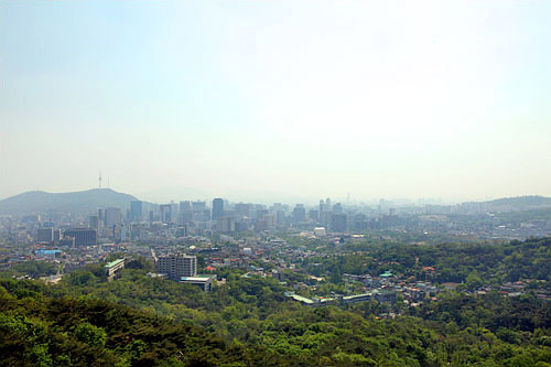 天气晴好的日子里能遥遥观望南山