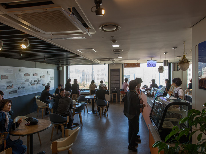 楼内设有咖啡厅