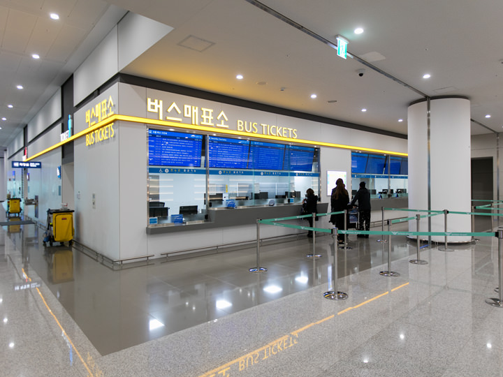 机场大巴的售票窗口