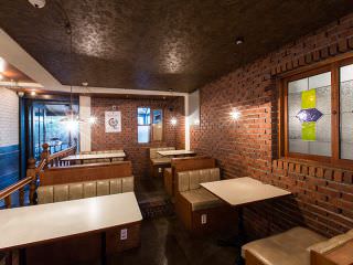 红砖砌出的墙壁非常有特点