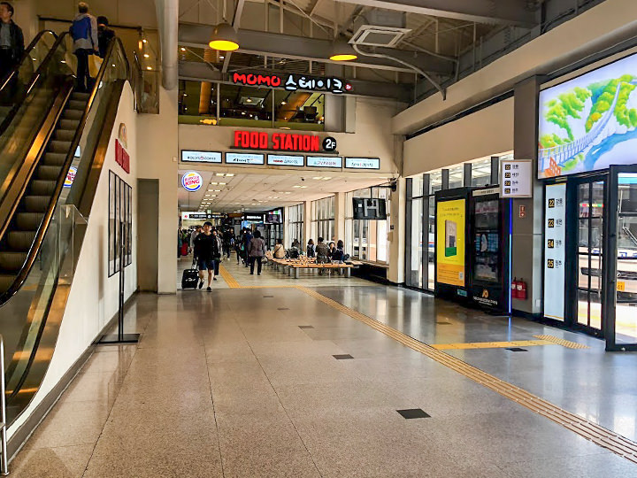 岭东线的候车区域