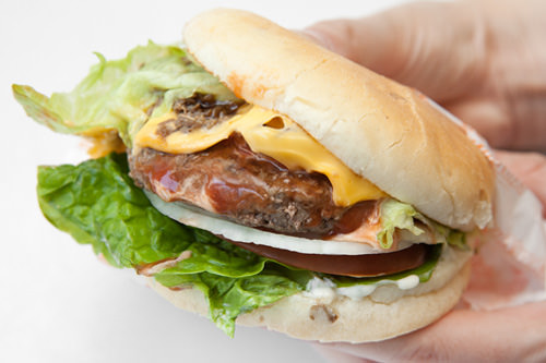 DoniBurger 乐天世界店
江南、三成
POINT
1.健康美味的手制汉堡、冰淇淋等,宝们都爱。
2.由《无限挑战》中郑亨敦投资开建,SJ、刘在石是常客,让宝感受韩流。
3.环境时尚清新。
CHECK
-儿童用餐椅:○