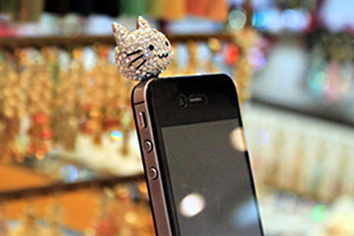 KISS
东大门购物大夏“斗塔”里的人气饰品店。“闪亮”的极致诠释。