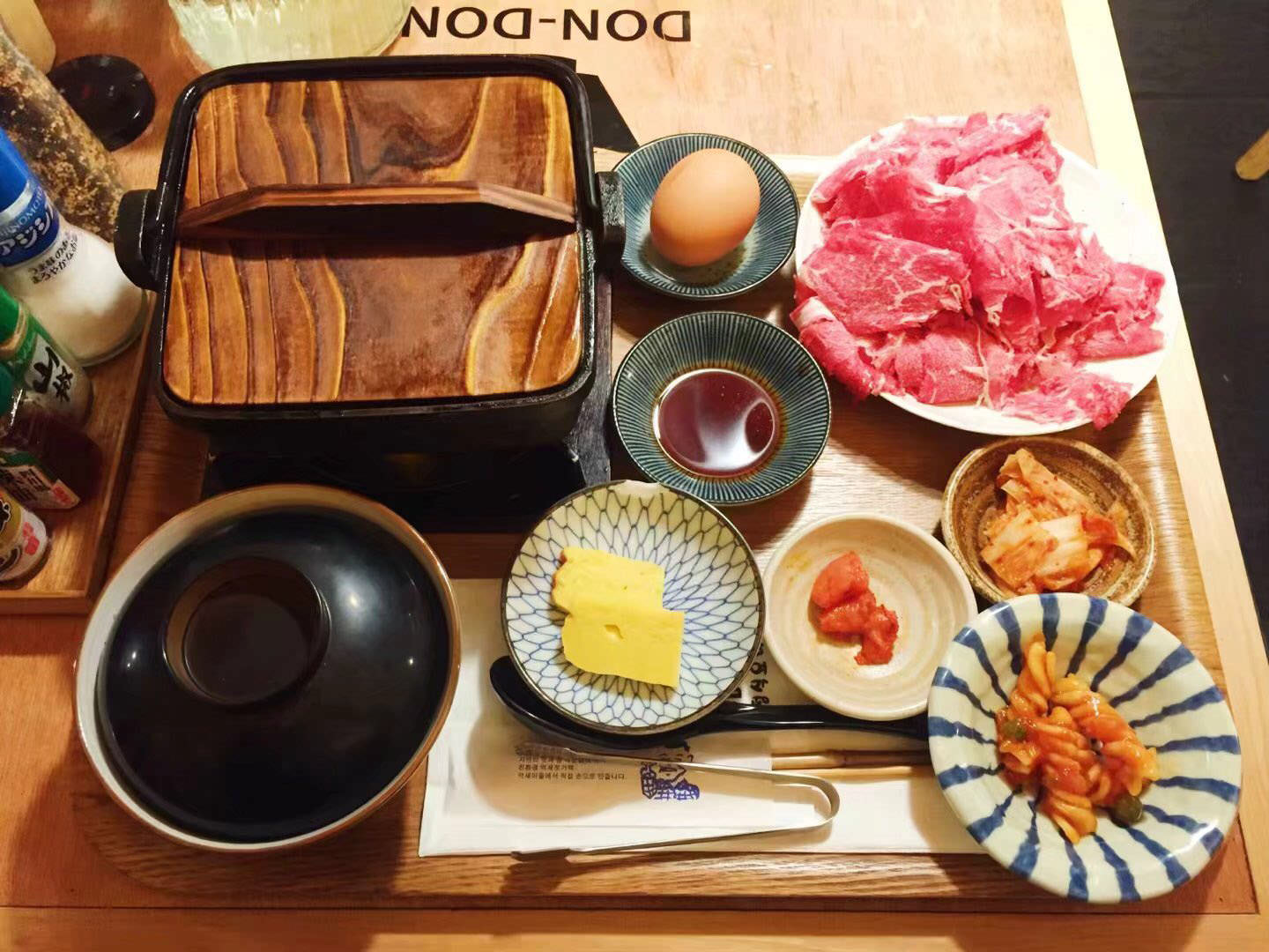 满满丰盛的大餐和小菜