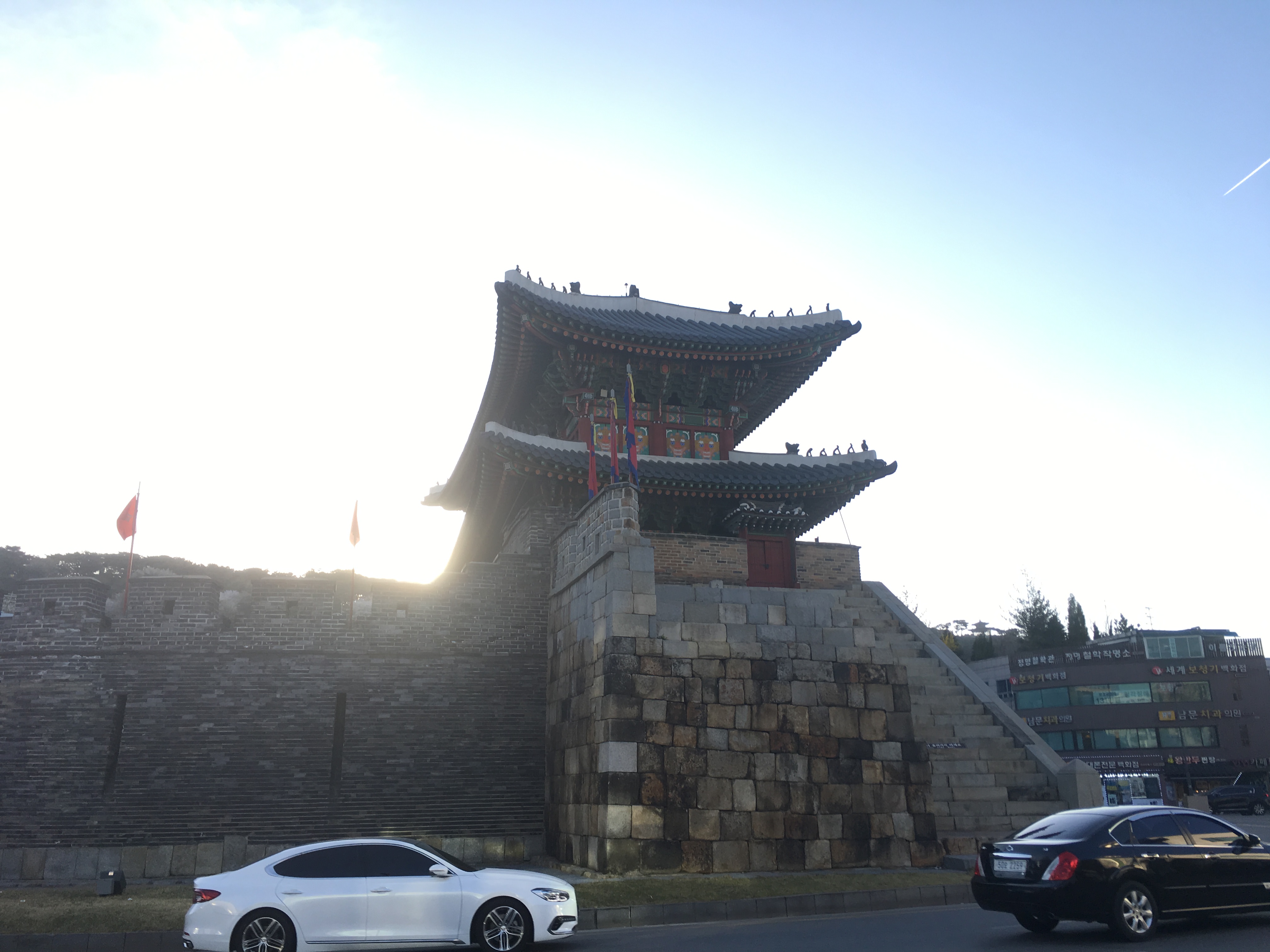 华城四座大门中南侧门“八达门”。