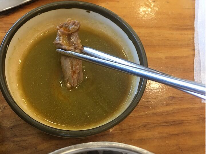 辣根和酱油调成的酱