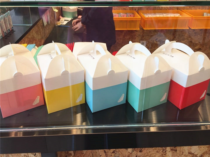 有5种颜色纸盒可以选色