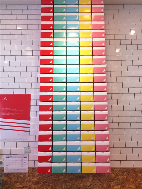 粉彩店面墙很有色彩感