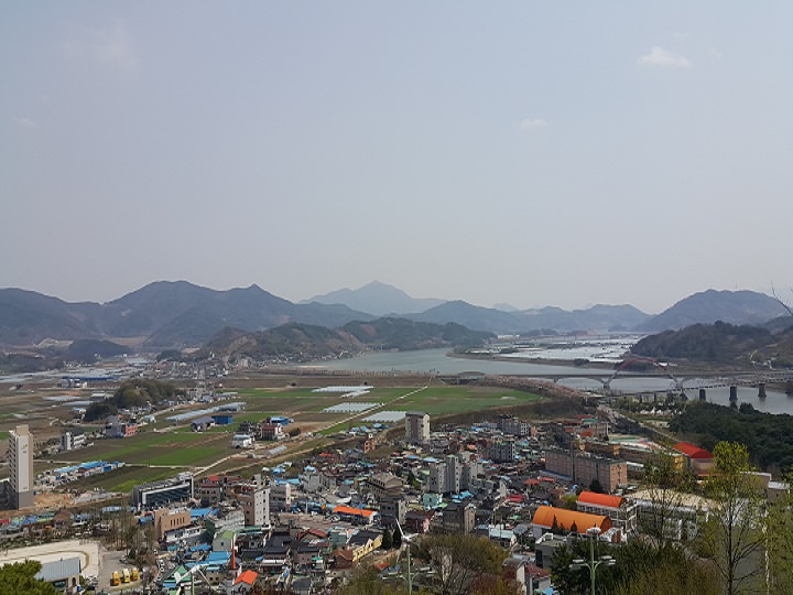 河东公园观景台远眺河东市