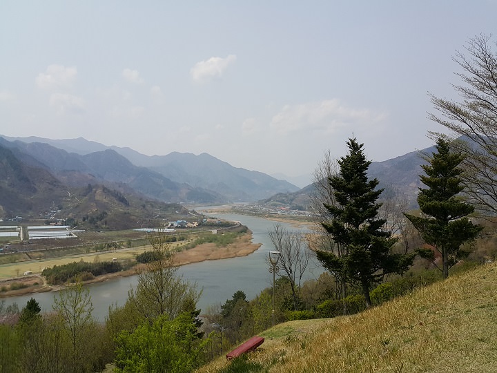 河东公园观景台远眺蟾津江