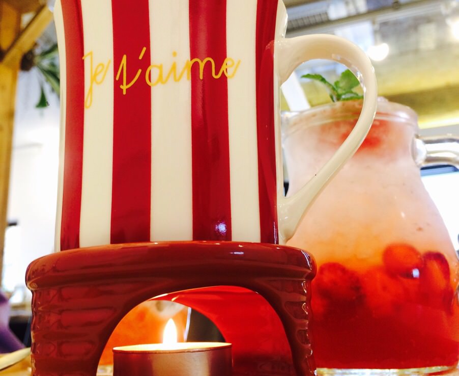 风格超棒的咖啡店~