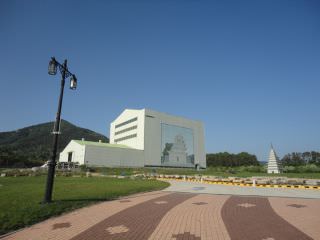 “国宝11号”的“弥勒寺址石塔”的复原工程在进行中