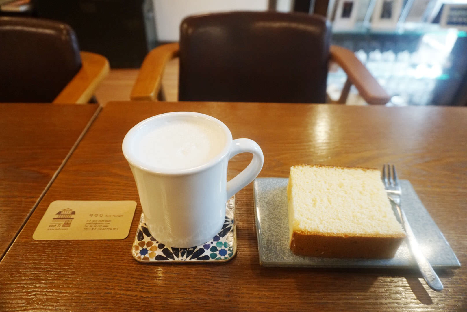 一杯牛奶,一份甜点,一下午