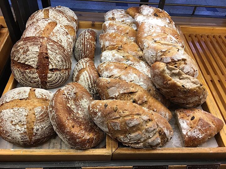 自己超喜欢吃的面包,他家做的味道太棒了,有机会来一定要买一个尝尝