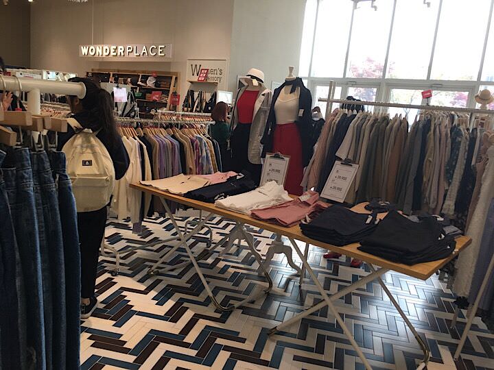 乐天里很韩风的衣服店