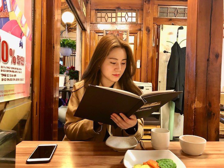 认真研究菜单的小编