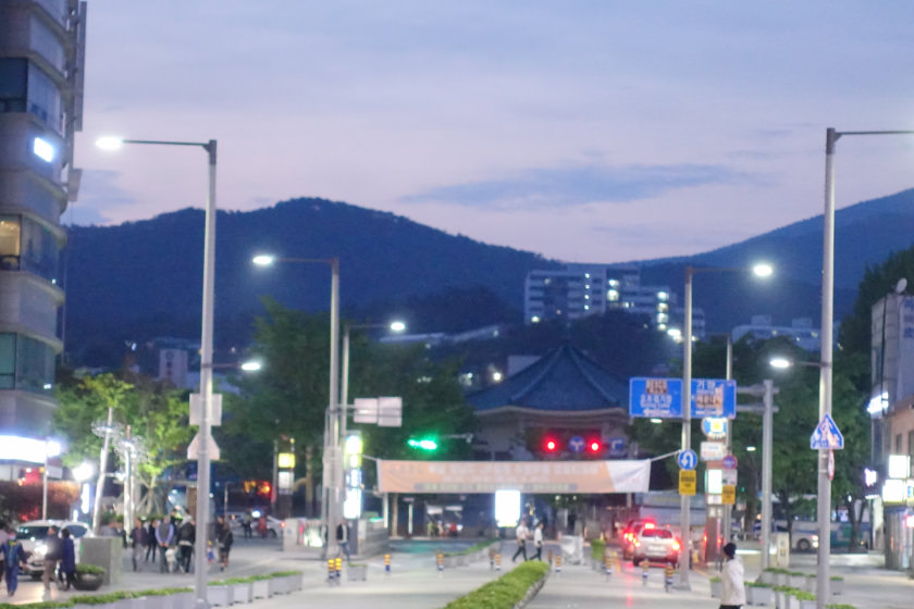 夜幕降临时的海云台街道