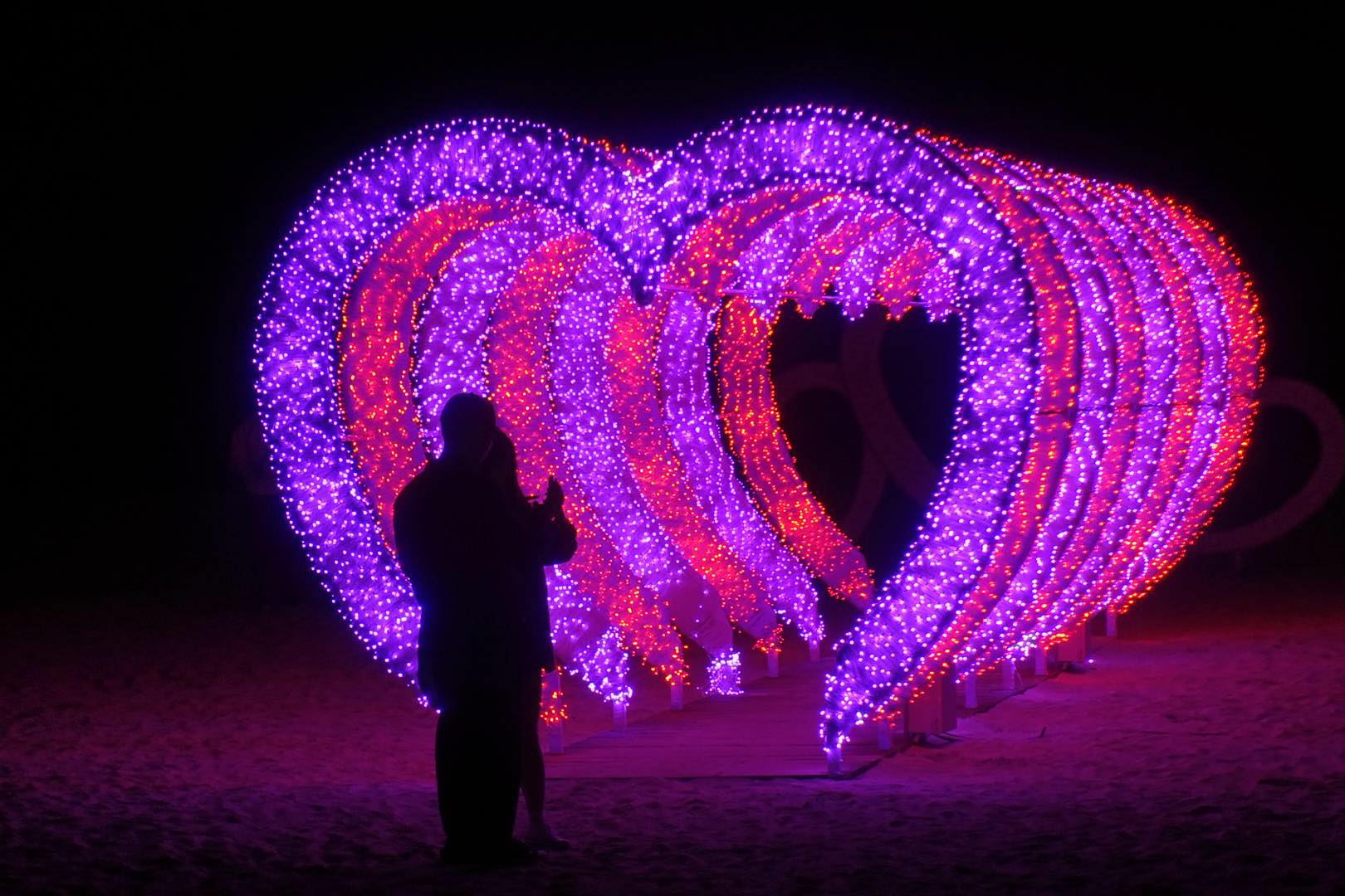 这个爱心灯值得一去啦!有恋人的一定要来这里拍照留念哟 据说很灵验 祝有缘人999啦