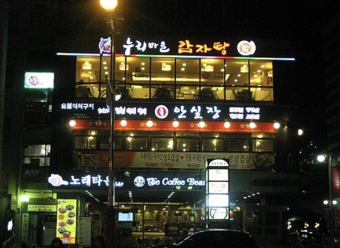 跟着地图找到这儿,嗅着排骨汤的香气上到三楼