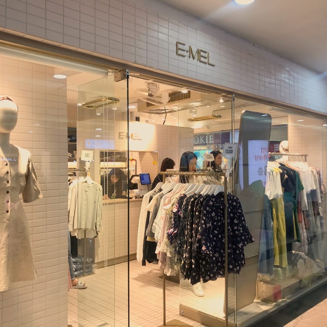 各种特色服饰店