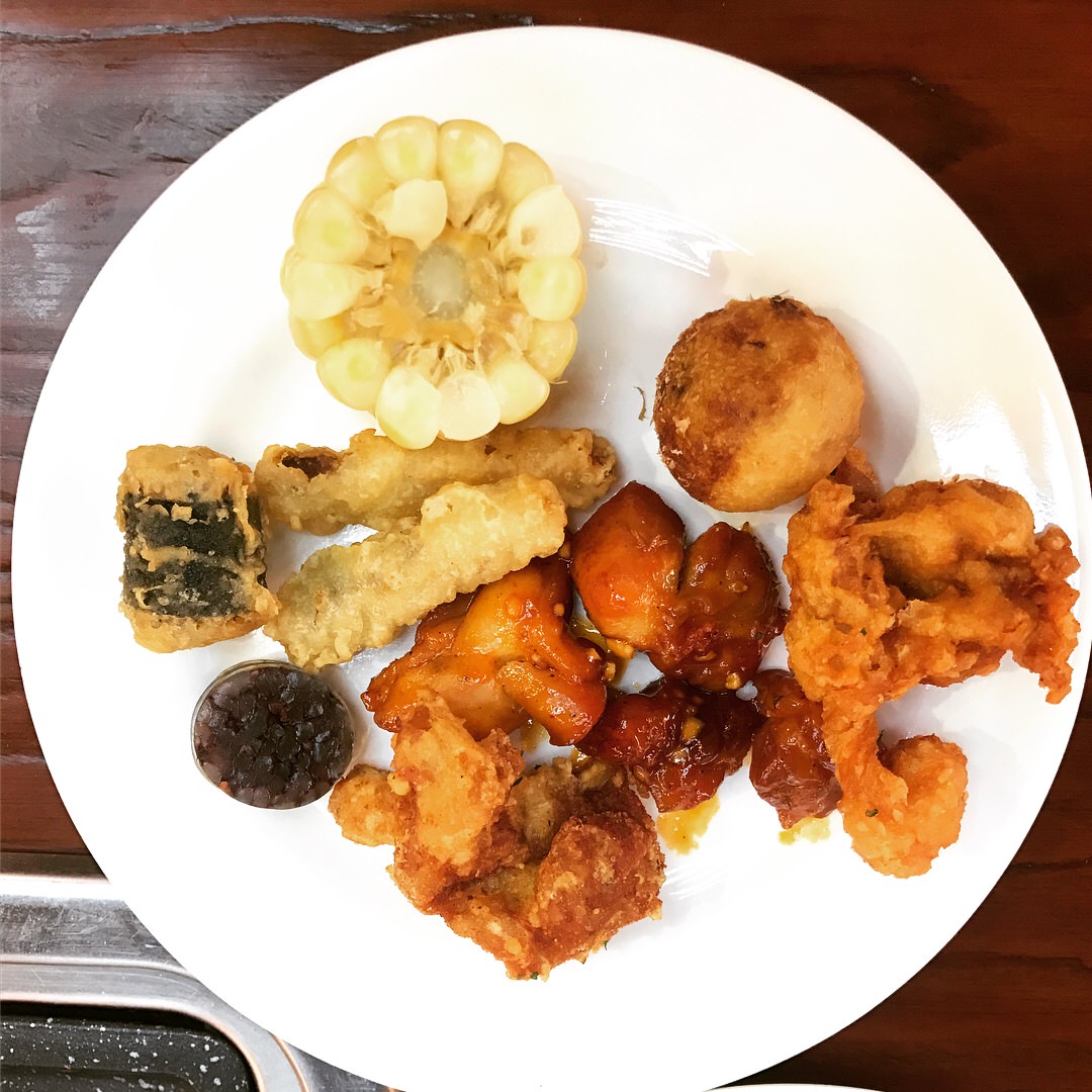 不仅烤肉种类多,其他菜品的种类也相当丰富