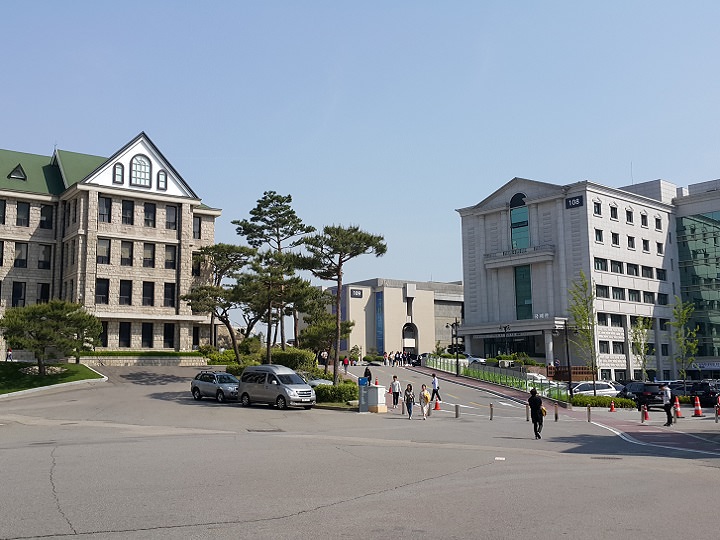 由后门可直接通向箭串桥