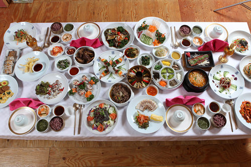 宫廷韩定食 vs 家庭韩定食