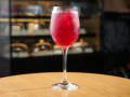 夏季限定的秘制红酒鸡尾酒“桑格利亚汽酒”