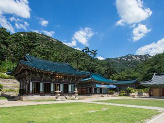 位于首尔市北侧的“津宽寺”